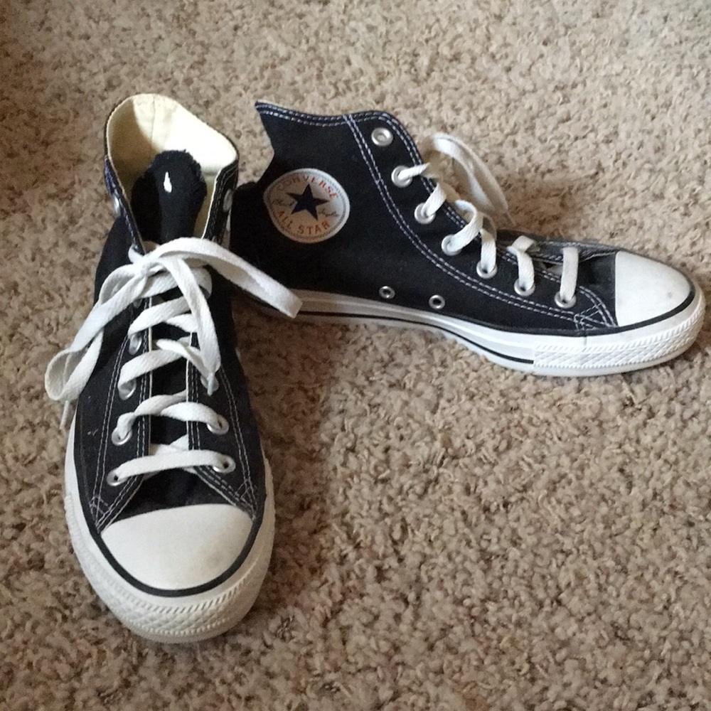 NEVER WORN black high top converse